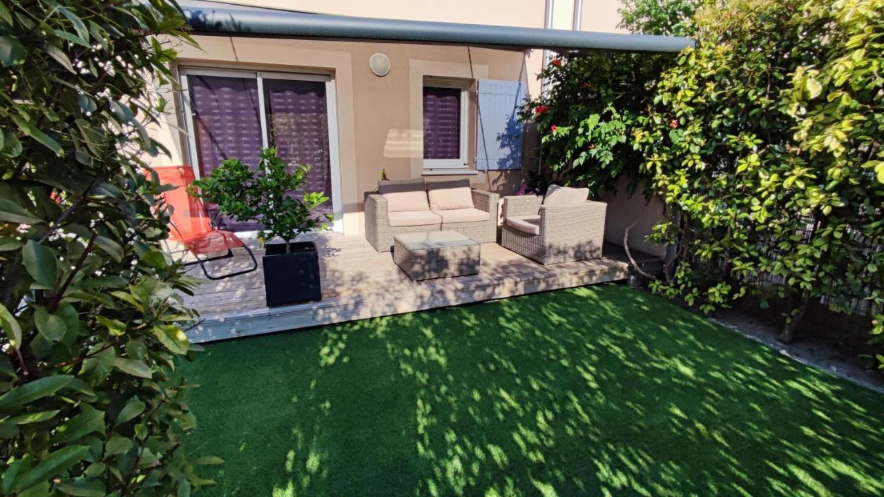 Au 8 De La Garance Villa LʼIsle-sur-la-Sorgue Eksteriør billede